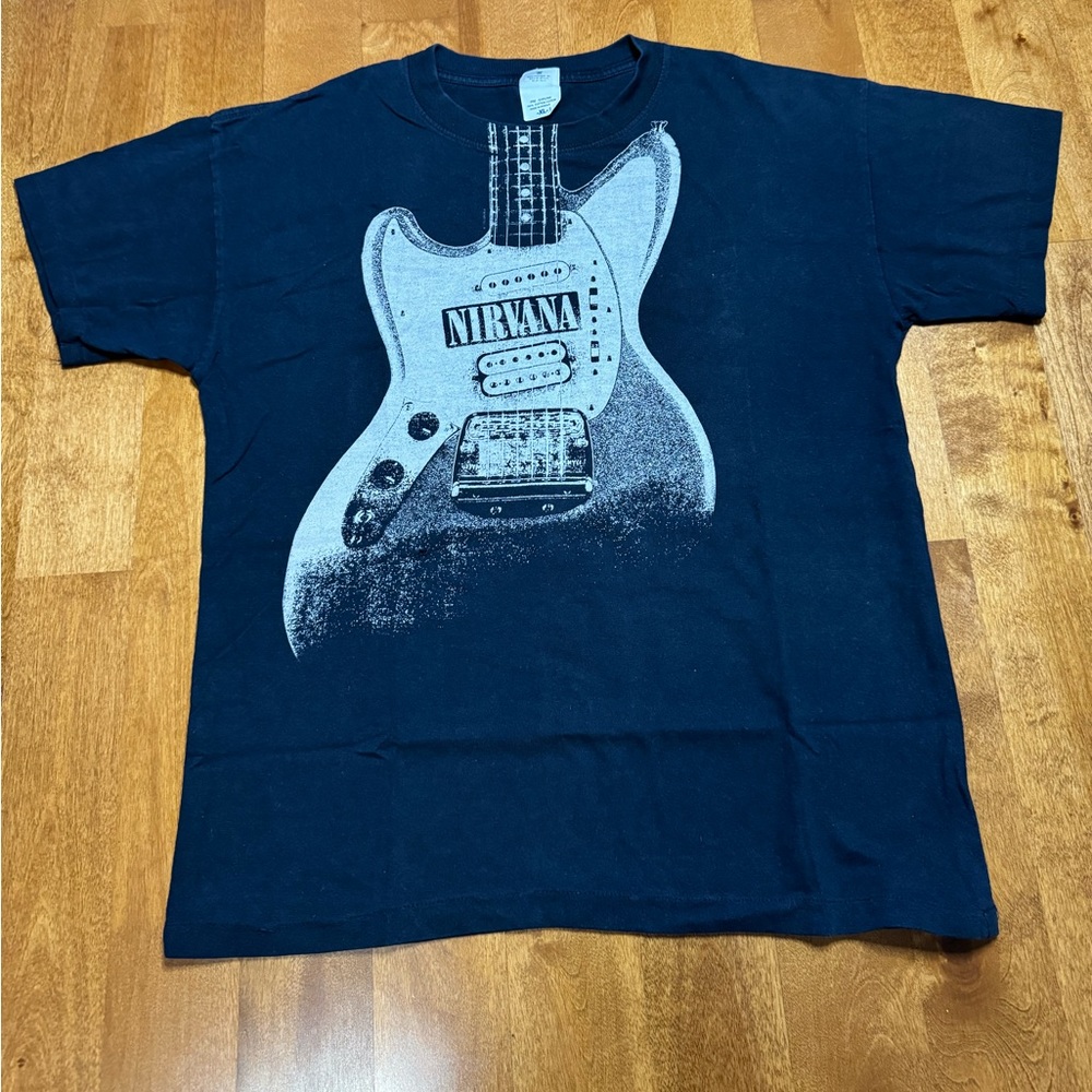 Vintage Nirvana Guitar T-Shirt Anvil Tag Mens L Black 2005 Concert GOOD USED
